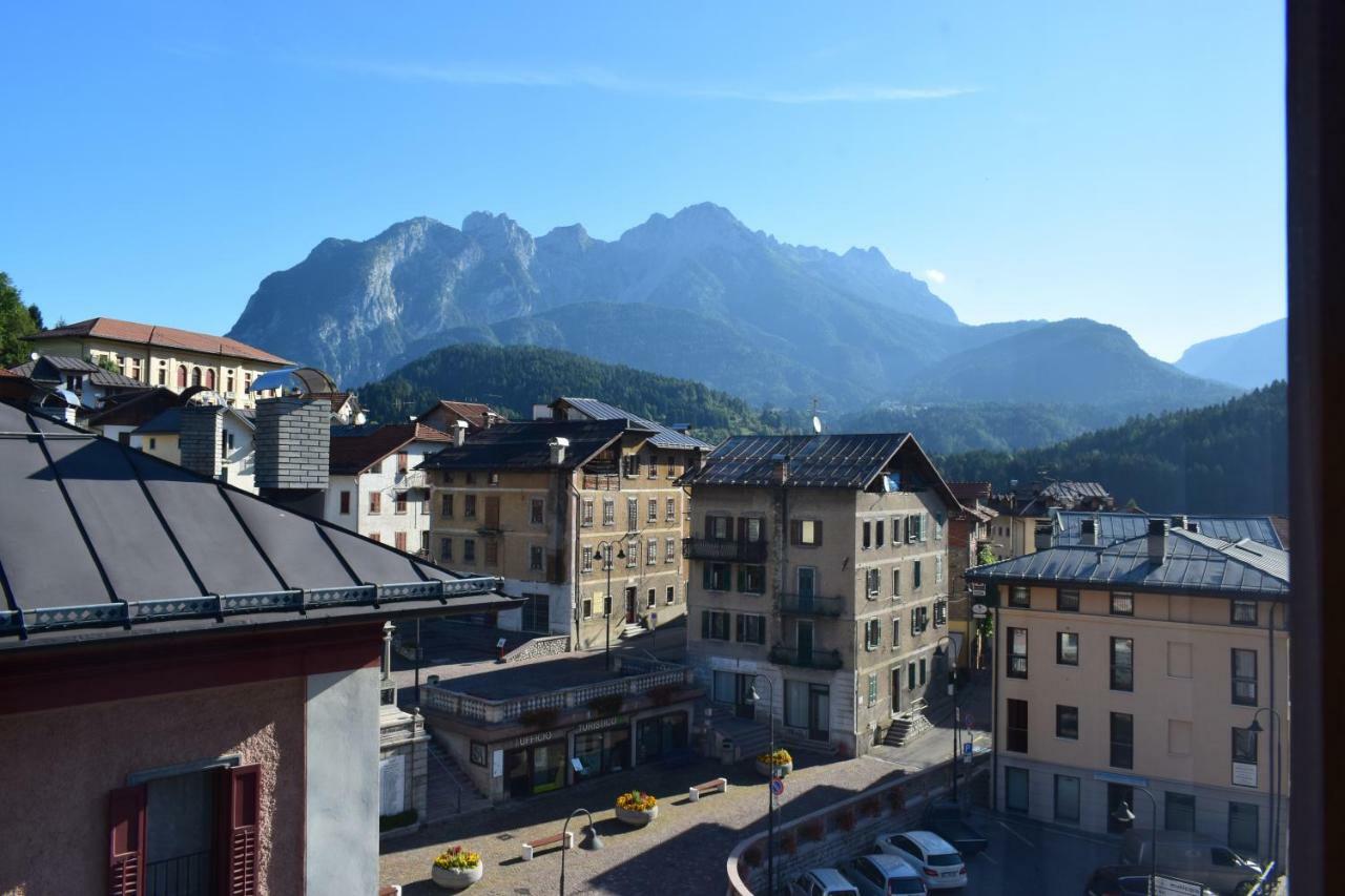 Lozzo Di Cadore - Dolomiti - Piazza IV Novembre Lozzo Cadore Extérieur photo