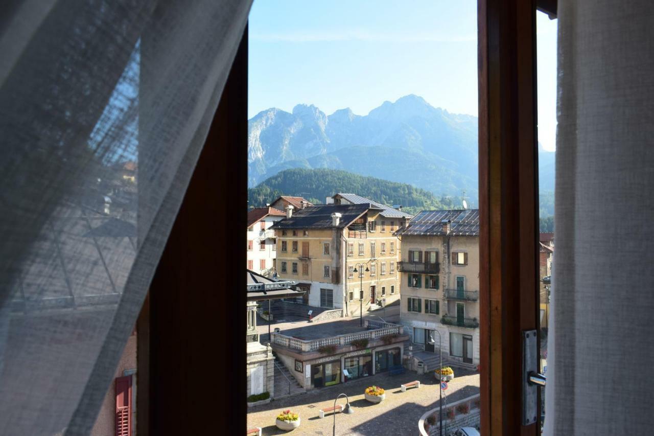 Lozzo Di Cadore - Dolomiti - Piazza IV Novembre Lozzo Cadore Extérieur photo
